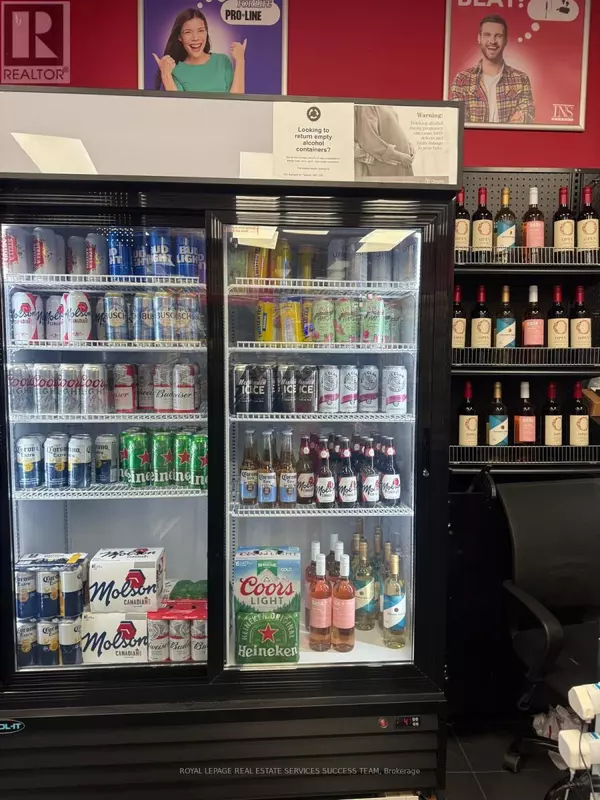 Toronto (waterfront Communities), ON M5V2L8,148 Spadina AVE #3