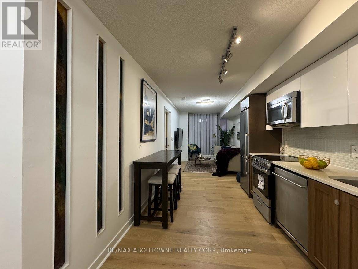 Toronto (waterfront Communities), ON M5V0L4,295 Adelaide ST West #217