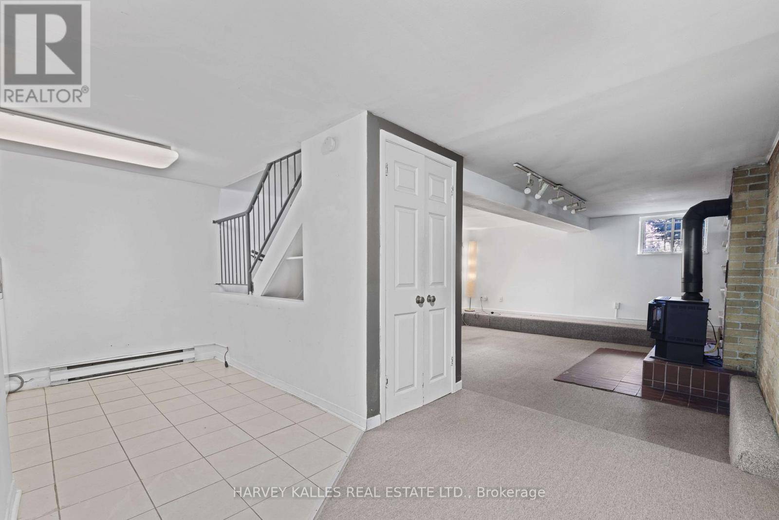 Toronto (moss Park), ON M5A2N9,105 Pembroke ST #1