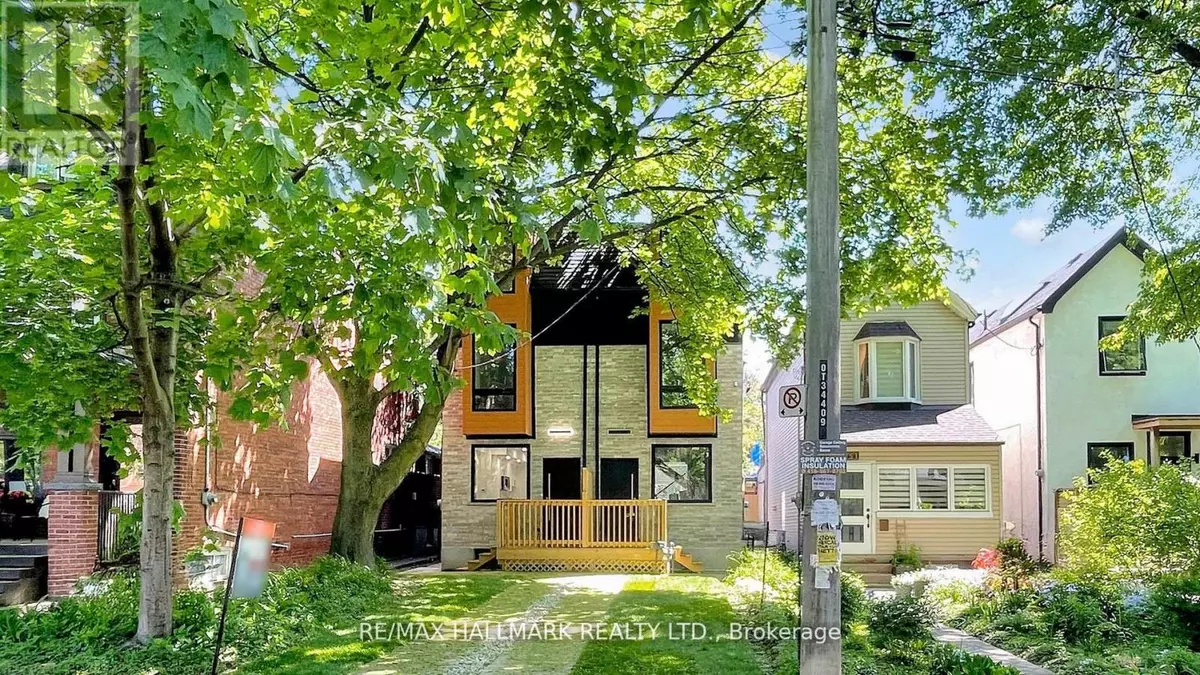 Toronto (annex), ON M6G2W5,755 MANNING AVENUE