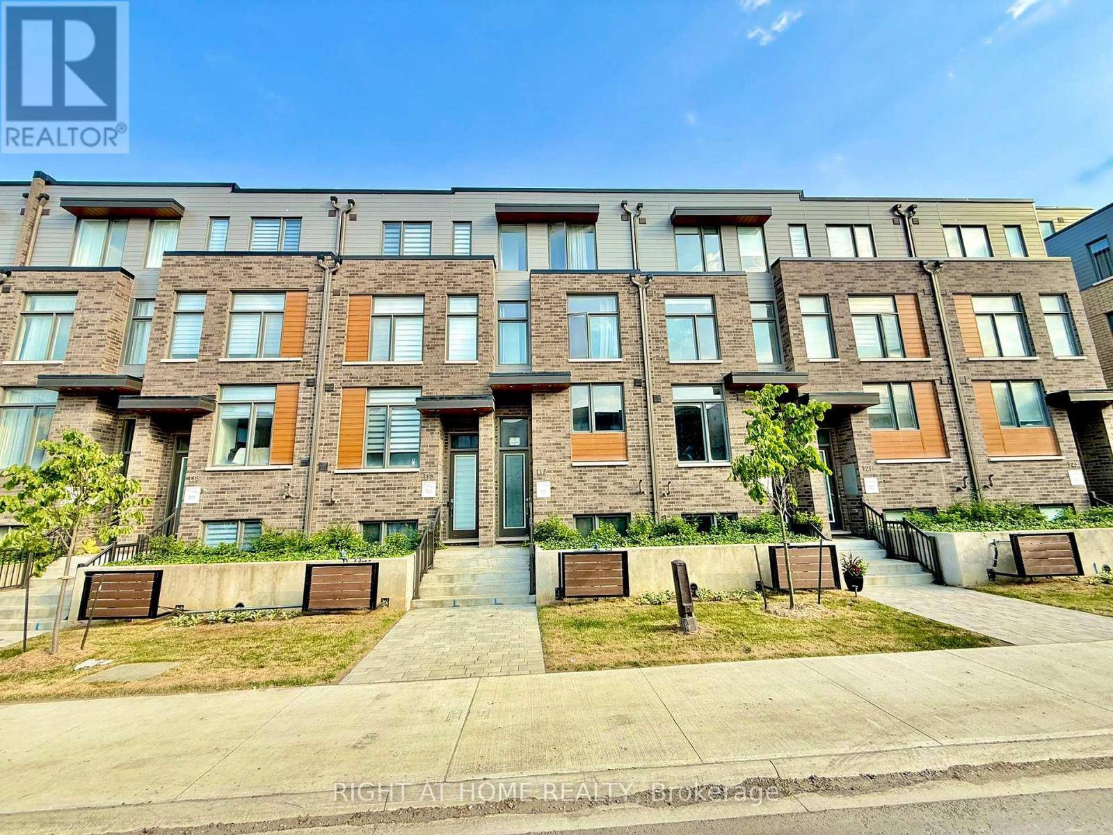 Toronto (englemount-lawrence), ON M6A0E2,117 GREEN GARDENS BOULEVARD