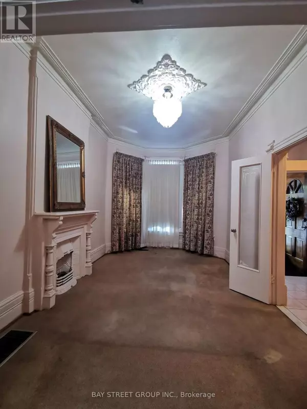 Toronto (university), ON M5S2M8,35 BORDEN STREET