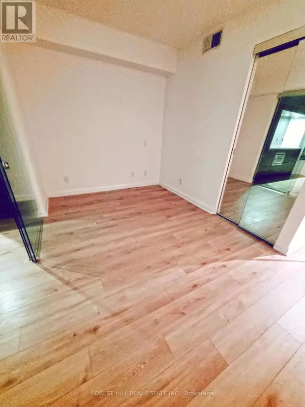 Toronto (annex), ON M5R1C4,155 Yorkville AVE #2215