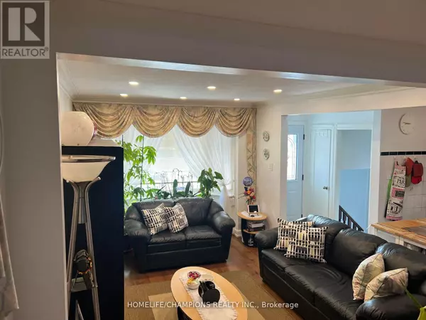 Toronto (oakwood Village), ON M6E2W5,436 OAKWOOD AVENUE