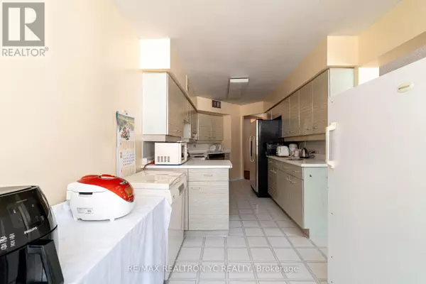 Toronto (willowdale East), ON M2N6N3,30 Greenfield AVE #614