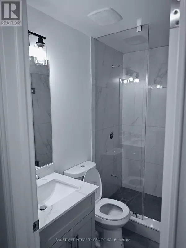 Toronto (palmerston-little Italy), ON M6G2N9,459 Palmerston BLVD #Lower