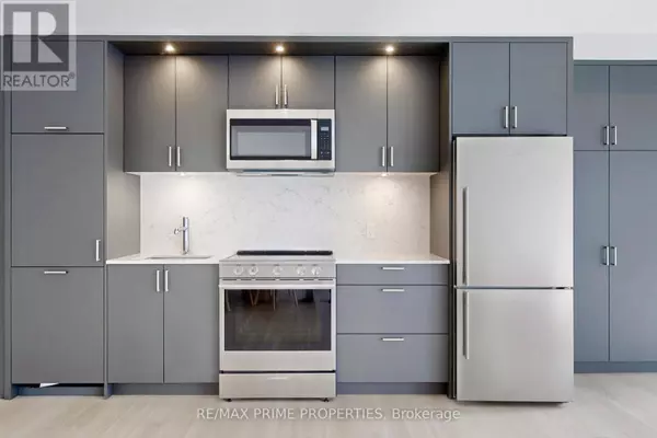Toronto (banbury-don Mills), ON M3C0P7,30 Inn On The Park DR #2401