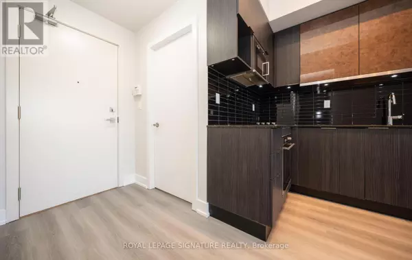 Toronto (banbury-don Mills), ON M3C9G1,99 The Donway West #406