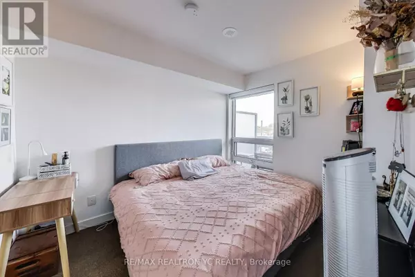 Toronto (englemount-lawrence), ON M6A0B3,120 Varna DR #520