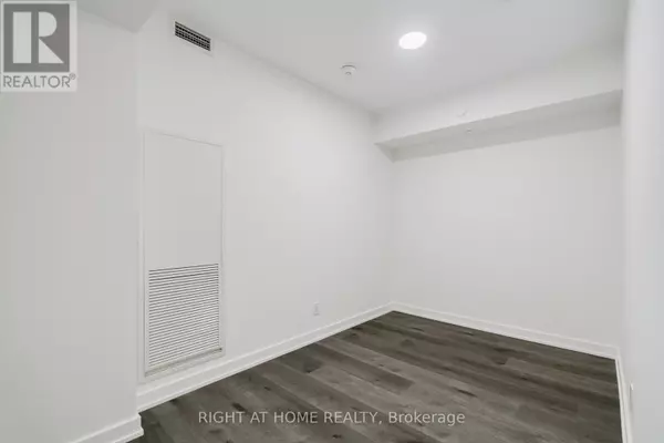 Toronto (palmerston-little Italy), ON M6H2C2,897 College ST West #317