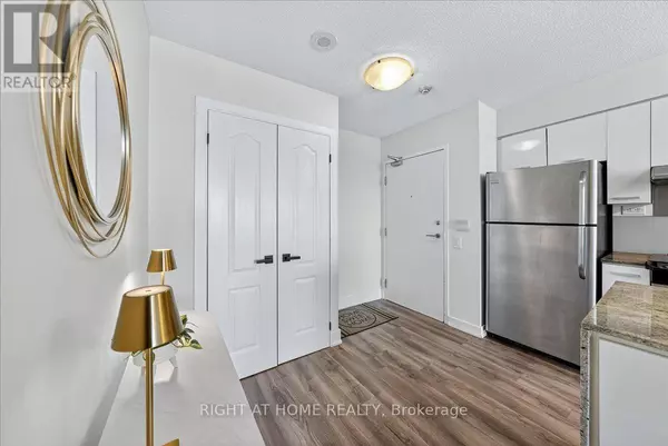 Toronto (bayview Village), ON M2K0B3,29 Singer CT #315