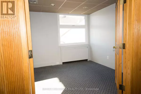 Toronto (leaside), ON M4G3V1,88 LAIRD DRIVE