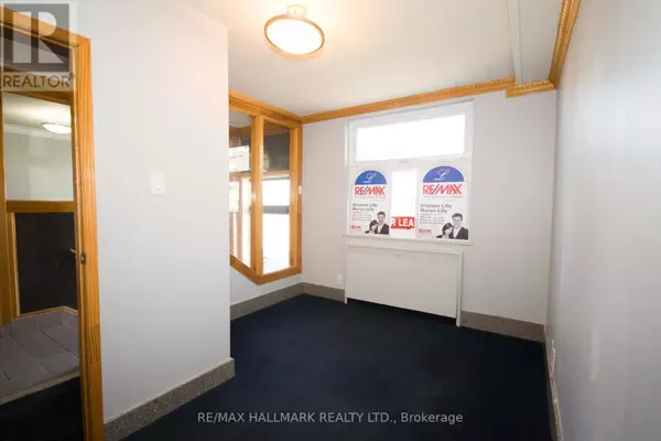 Toronto (leaside), ON M4G3V1,88 LAIRD DRIVE