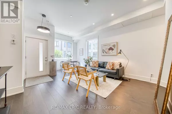 Toronto (annex), ON M5R0C1,165 Pears AVE #TH16