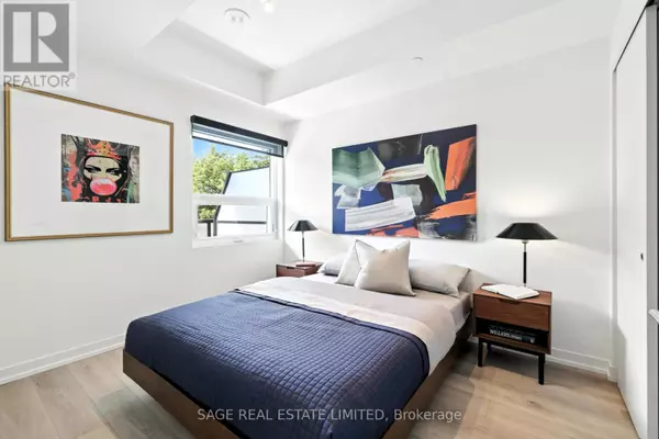 Toronto (wychwood), ON M6C1C4,863 St Clair AVE West #206