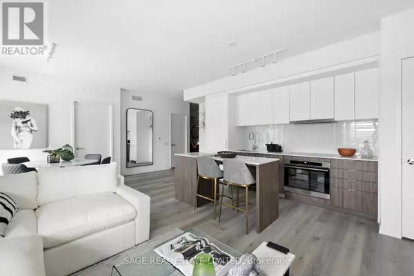 Toronto (wychwood), ON M6C1C4,863 St Clair AVE West #301