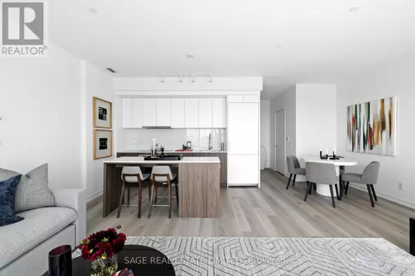 Toronto (wychwood), ON M6C1C4,863 St Clair AVE West #808