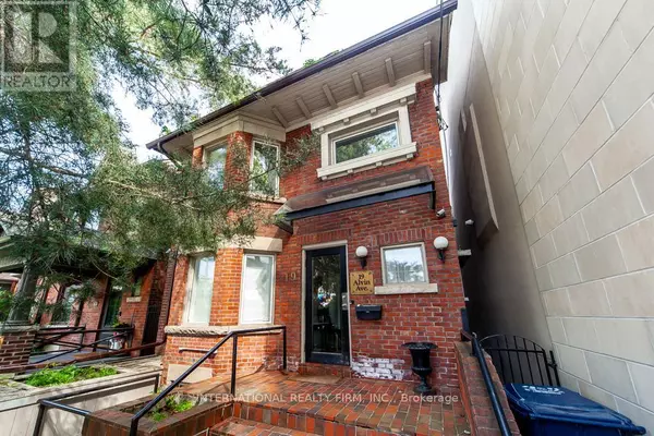 Toronto (rosedale-moore Park), ON M4T2A7,19 ALVIN AVENUE