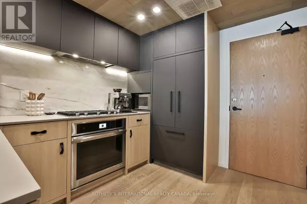 Toronto (trinity-bellwoods), ON M6J3C2,45 Dovercourt RD #302