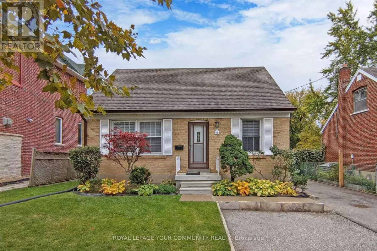 Toronto (newtonbrook West), ON M2M1K1,19 Homewood AVE #Upper
