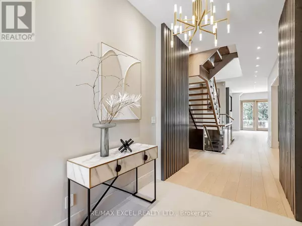 Toronto (banbury-don Mills), ON M3B2S4,61 HEMFORD CRESCENT