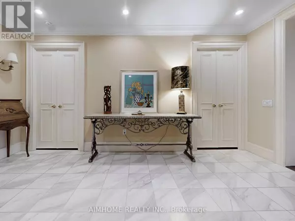 Toronto (bridle Path-sunnybrook-york Mills), ON M4N3R5,2 Chedington PL #2C