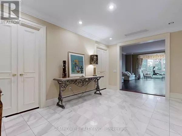 Toronto (bridle Path-sunnybrook-york Mills), ON M4N3R5,2 Chedington PL #2C