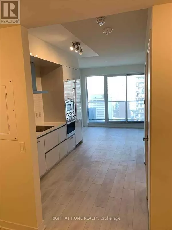Toronto (mount Pleasant West), ON M4S2B4,2221 Yonge ST #1810