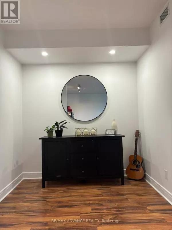 Toronto (thorncliffe Park), ON M4G0A5,35 Brian Peck CRES #1013