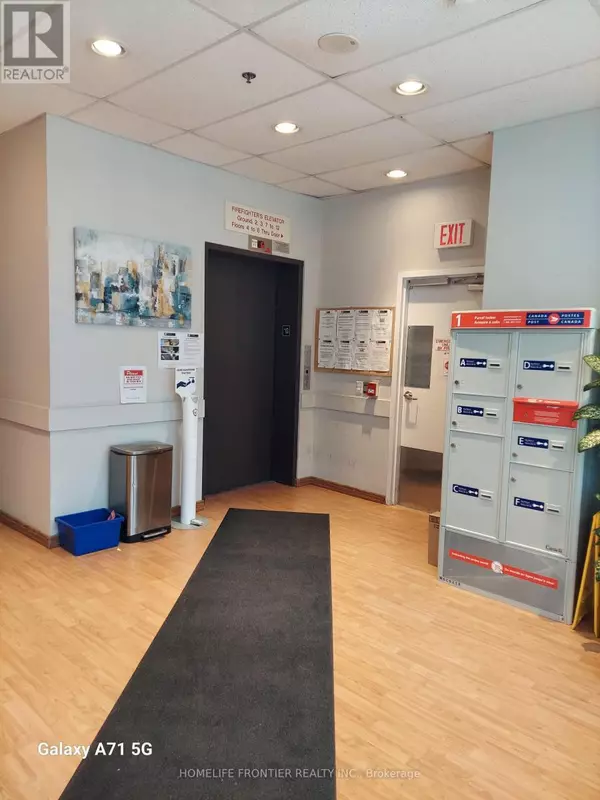 Toronto (humewood-cedarvale), ON M6C4B4,15 Maplewood AVE #911