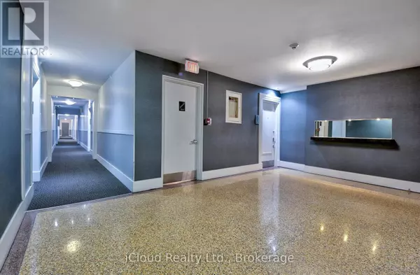 Toronto (forest Hill North), ON M6B2Z6,2603 Bathurst ST #101