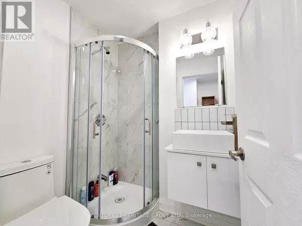 Toronto (trinity-bellwoods), ON M6J2X3,344 Shaw ST #2nd A