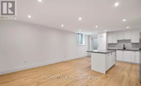 Toronto (clanton Park), ON M3H1Z7,119 INVERMAY AVENUE