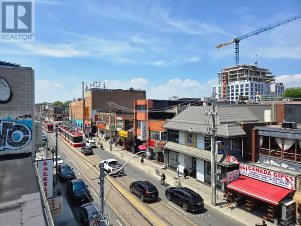 Toronto (kensington-chinatown), ON M5J2Y5,453 DUNDAS STREET W