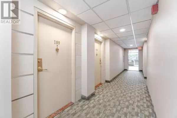 Toronto (rosedale-moore Park), ON M4T1T7,30 Glen Elm AVE East #109/209