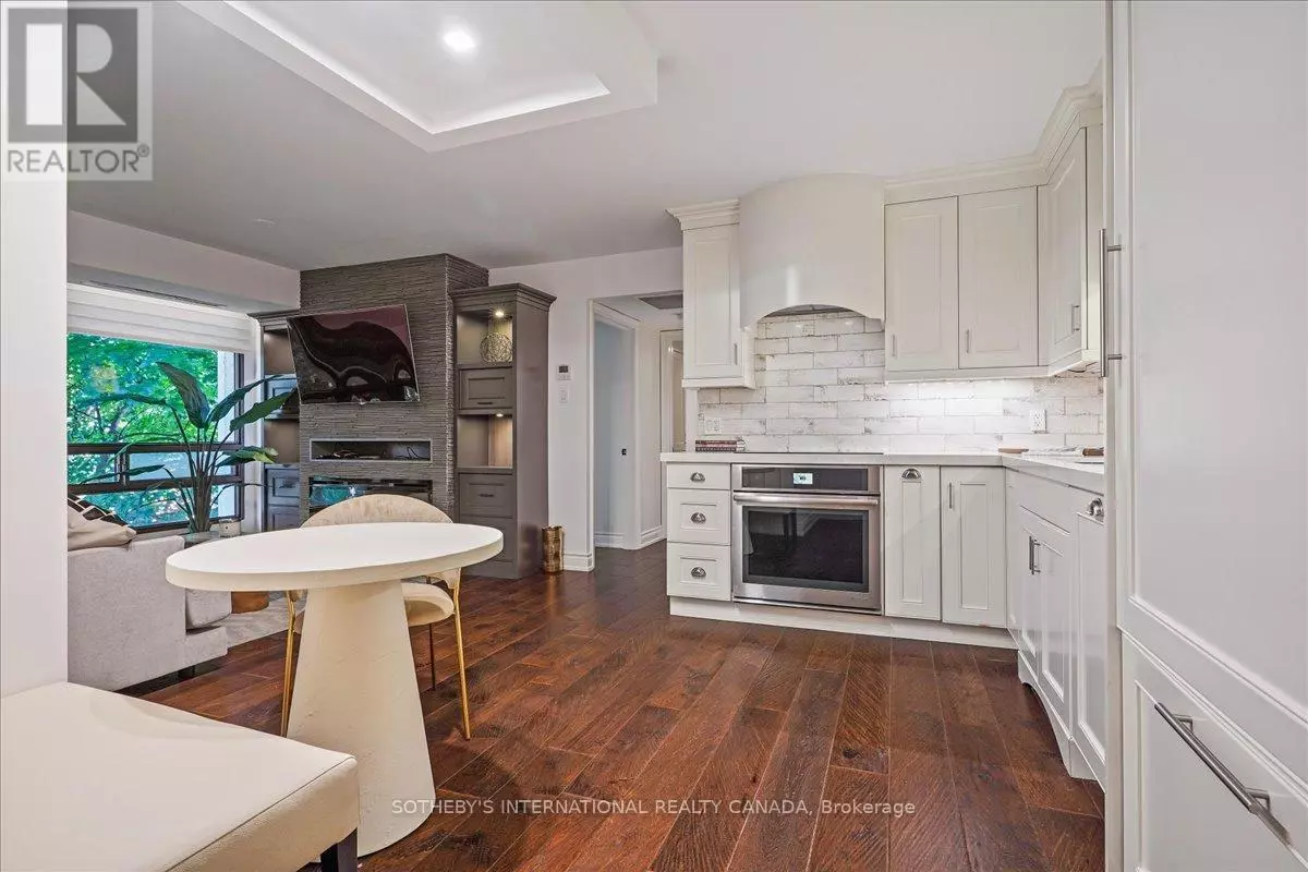 Toronto (forest Hill South), ON M5P2X9,449 Walmer RD #302