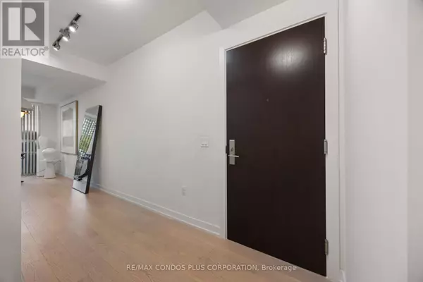 Toronto (waterfront Communities), ON M5V1X2,330 Richmond ST West #518