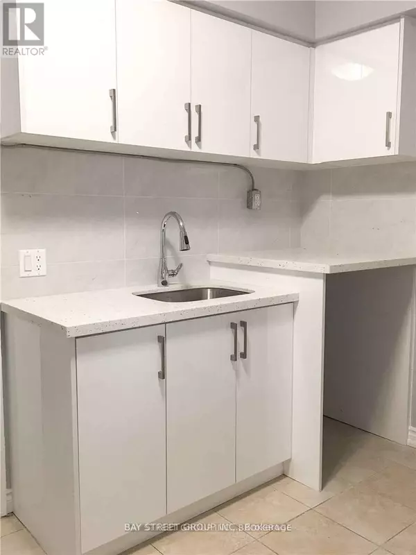 Toronto (dufferin Grove), ON M6H1B3,1104 College ST #2nd floor