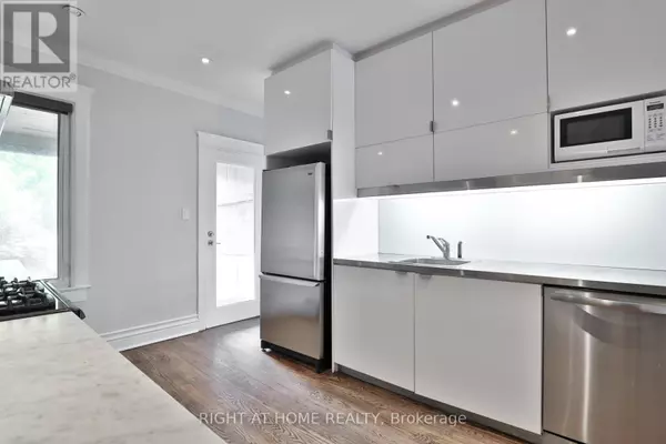 Toronto (trinity-bellwoods), ON M6J2K6,119 MANNING AVENUE