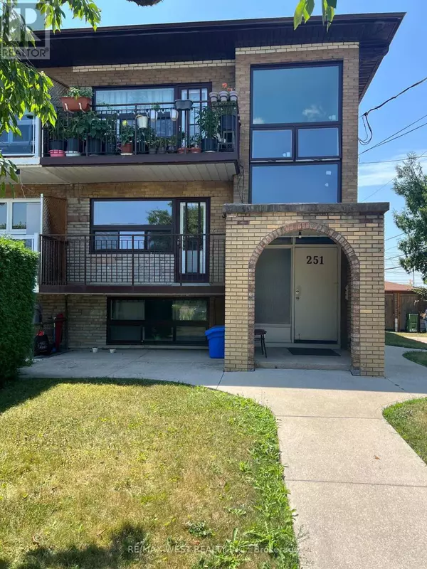 251 Pannahill RD #2, Toronto (bathurst Manor), ON M3H4N9