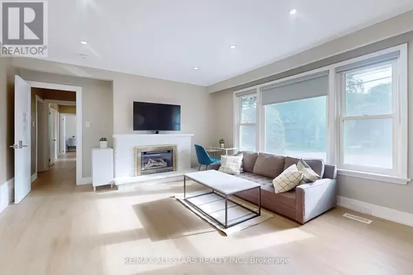 Toronto (willowdale West), ON M2N1X1,105 BETTY ANN DRIVE