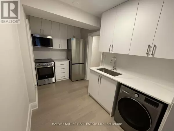 Toronto (forest Hill South), ON M4V1X4,320 Lonsdale RD #36