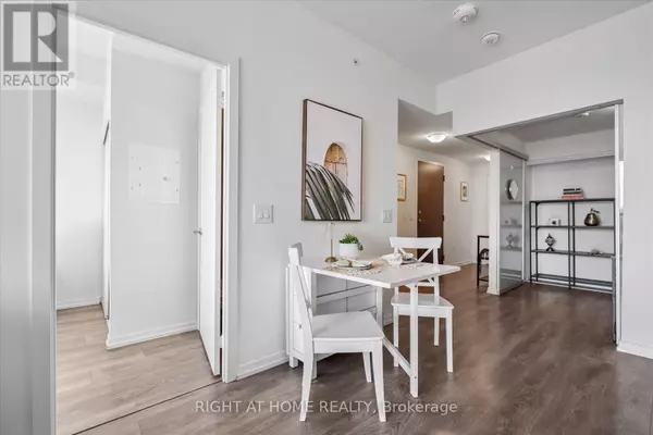 Toronto (bayview Woods-steeles), ON M2K2J7,3237 Bayview AVE #1108