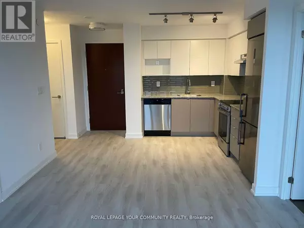 Toronto (englemount-lawrence), ON M6A2M1,120 Varna DR #320