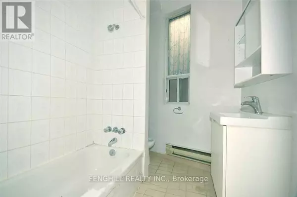 Toronto (palmerston-little Italy), ON M5S2R3,678 Bathurst ST #Main