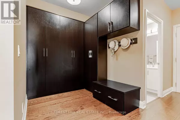 Toronto (humewood-cedarvale), ON M6C0A2,530 St. Clair AVE West #508