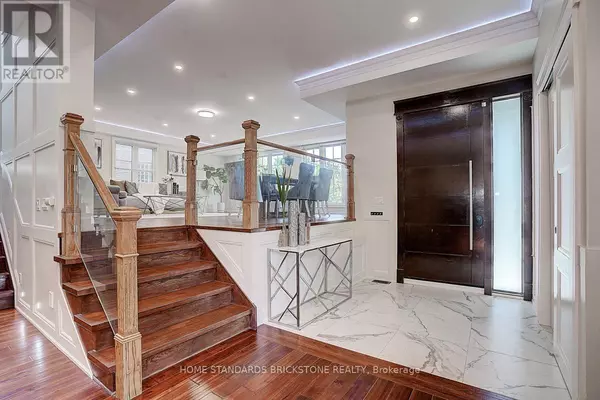 Toronto (newtonbrook East), ON M2M2V1,36 ABITIBI AVENUE N