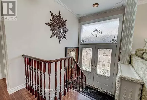 Toronto (willowdale East), ON M2N4J1,222 DUNVIEW AVENUE