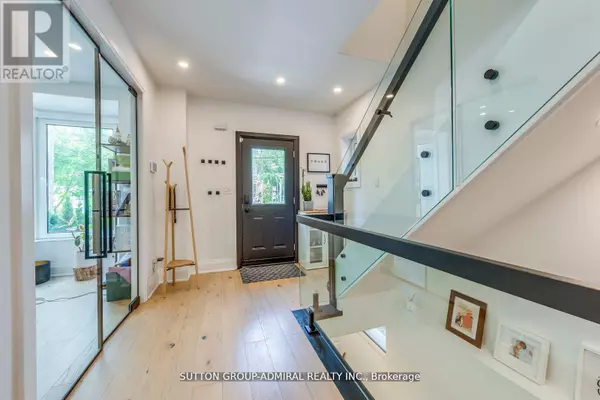 Toronto (mount Pleasant West), ON M4S1V5,93 SOUDAN AVENUE