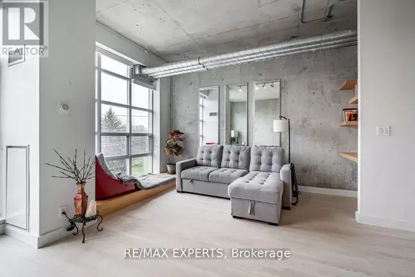 Toronto (niagara), ON M6J1G9,955 QUEEN ST West #411